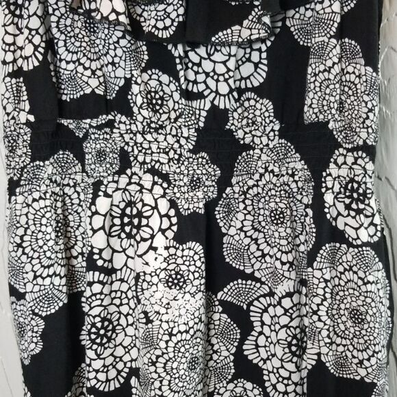 🖤5/$20🖤 ELLE black and white floral mini dress - Picture 2 of 6